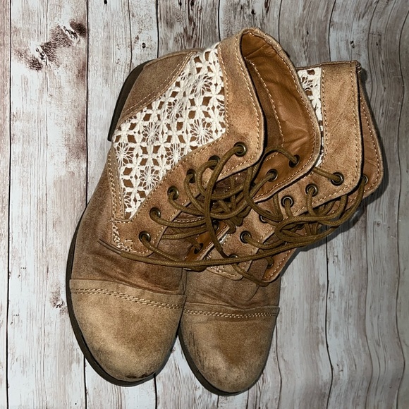 Tan Combat Boot Style Boots - Picture 1 of 4